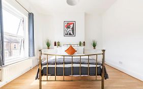 Large, Bright And Spacious 3 Bed Flat In London